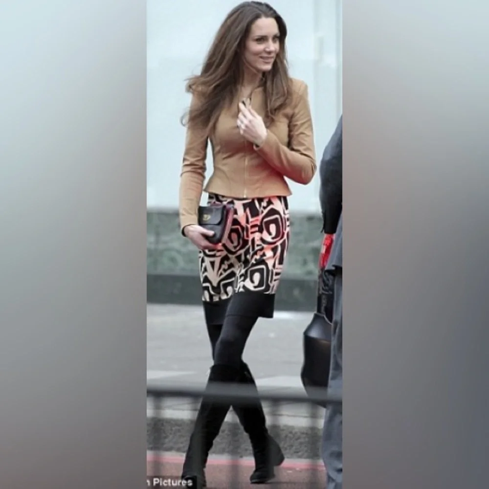 Diane von Furstenberg Samuella Dress ASO Kate Middleton, Silk Sheath, Size M DvF - Picture 14 of 15